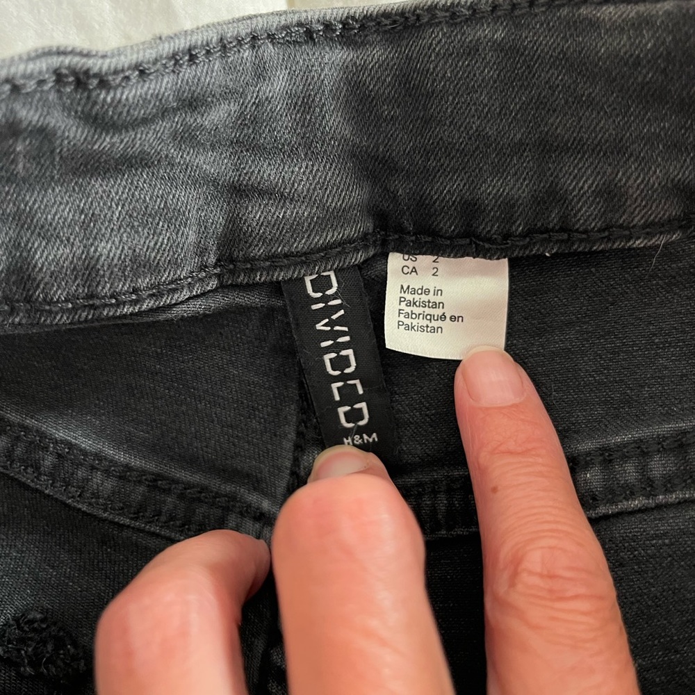 Black denim cut off shorts, size 2 - Picture 4 of 7